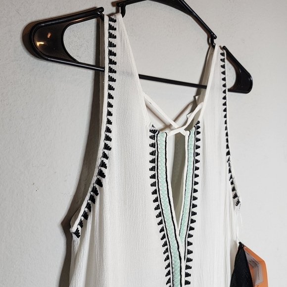 NWT Rip Curl white embroidered romper. - Picture 3 of 16